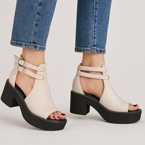 Oasis Society Elizabeth Platform Sandals Neutral Beige Chunky Heel Size 7.5 NEW